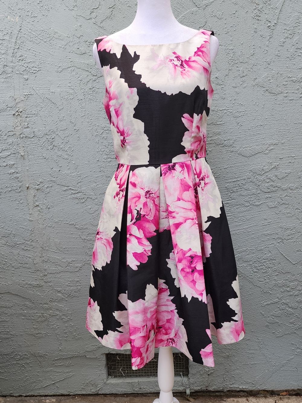 Dressbarn DB Established 1962 Pink Floral Fit Flare Dress Size 4 Pleated Midi